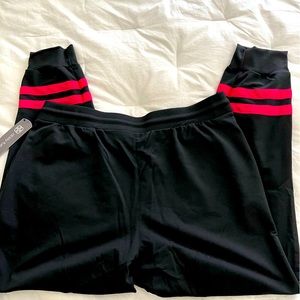 ✨✨Get into these Daisy Fuentes Jogging Pants!✨✨